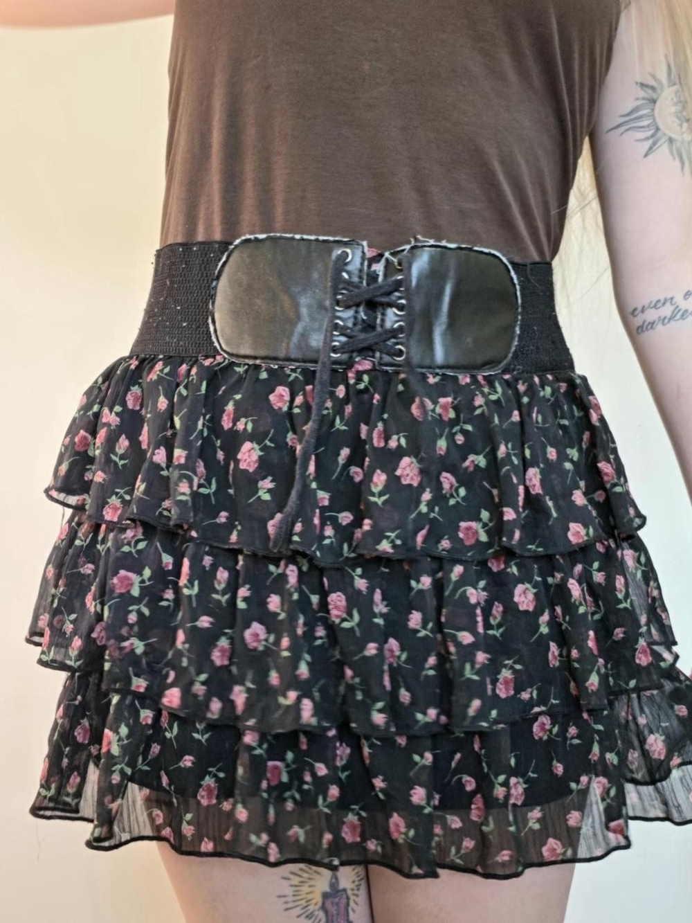 2000s Y2K Black Floral Grunge Tiered Mini Skirt with Wide Lace-Up Waist Belt